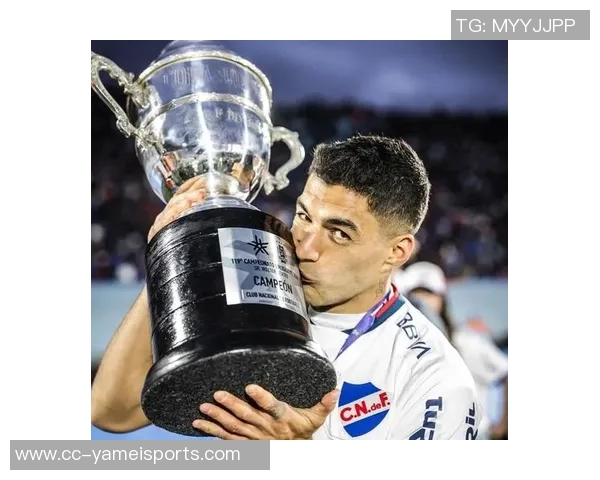 苏亚雷斯分享温馨圣诞合照女儿成焦点祝大家节日快乐 苏亚雷斯分享温馨圣诞合照女儿成焦点祝大家节日快乐